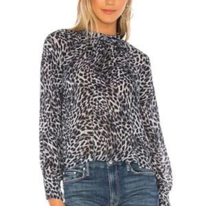 New*Bella Dahl Leopard‎ Print Mock Neck Blouse